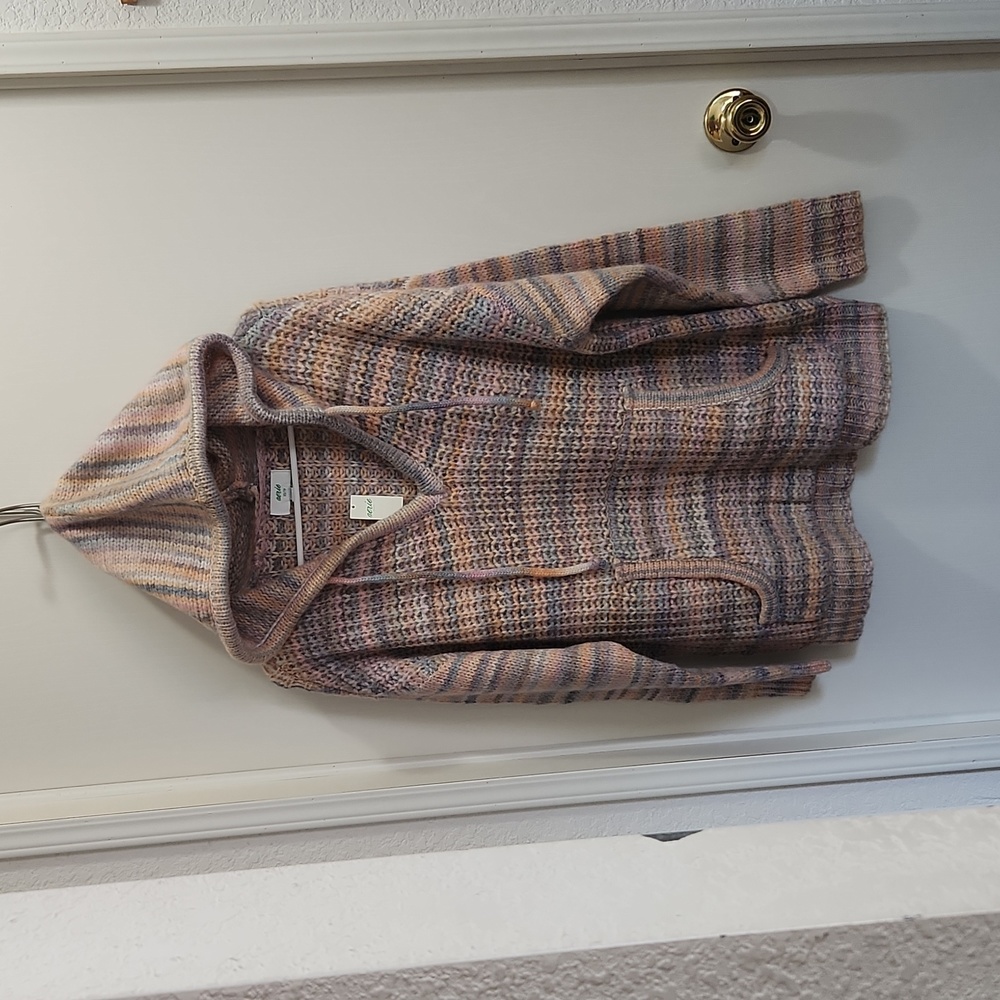 aerie brand. Long sleeve, hooded w/kangaroo pockets. US Size XS.  NEW w/tag.